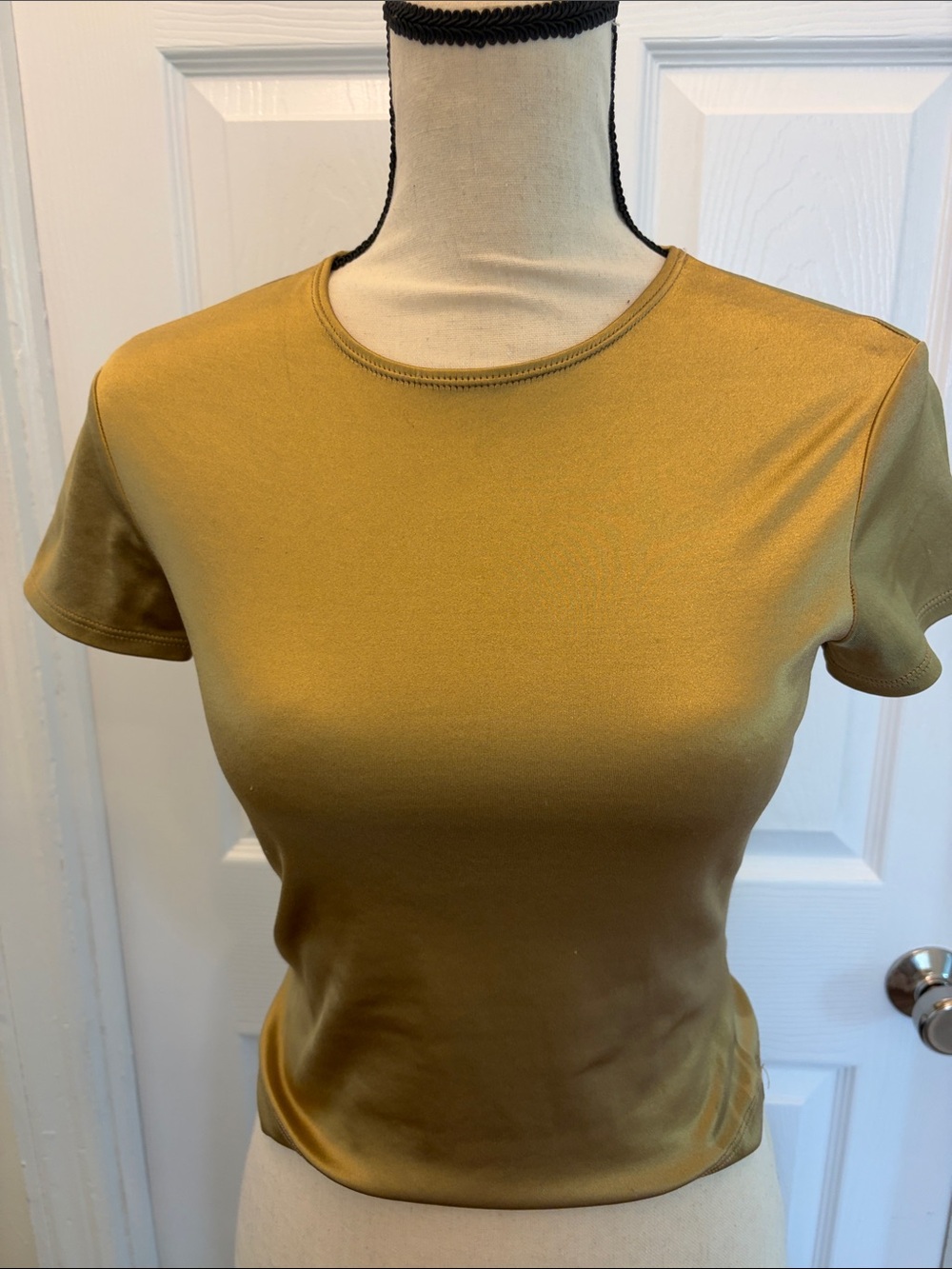 BCBG Women's Short Sleeve Crewneck Top - Gold Green  XS Stretch Crop